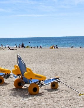 Beach accessible to people with reduced mobility at Carnac