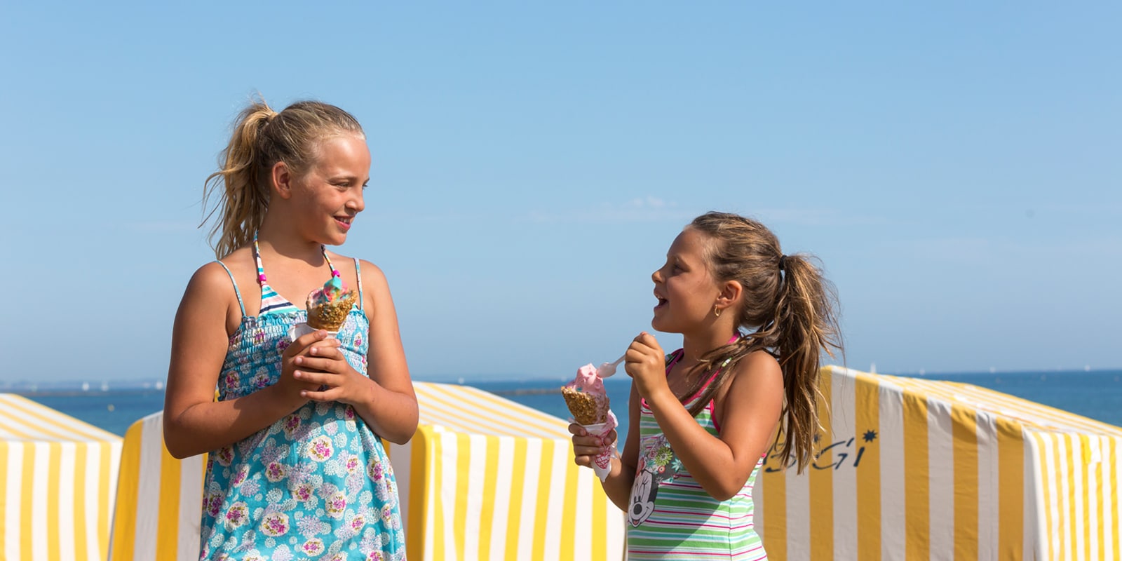 Enfants avec une glace sur la plage à Carnac et d'autres idées de gastronomie