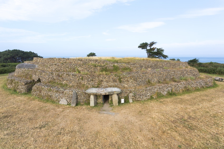 Le cairn de Petit Mont Arzon copyright Fanch Galivel- Paysages de Mégalithes