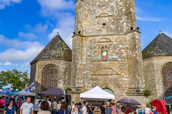 Portail ouest de l'église Saint Cornély à Carnac