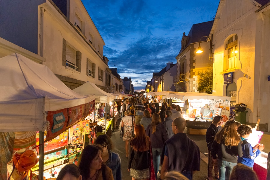 Marché nocturne à Carnac