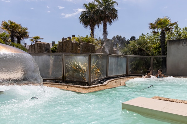 Couple au Spa marin extérieur de la Thalasso Thalazur Carnac