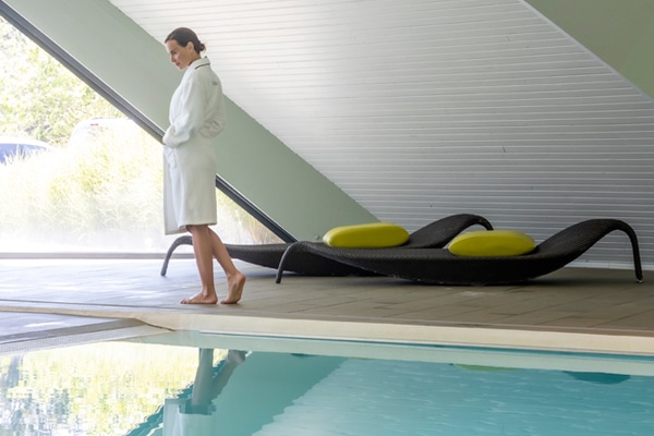 femme au parcours Spa marin de la Thalasso Thalazur Carnac