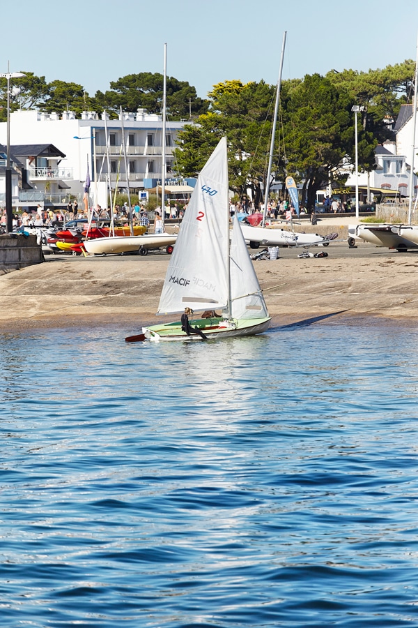 Bateau à la base nautique de Carnac