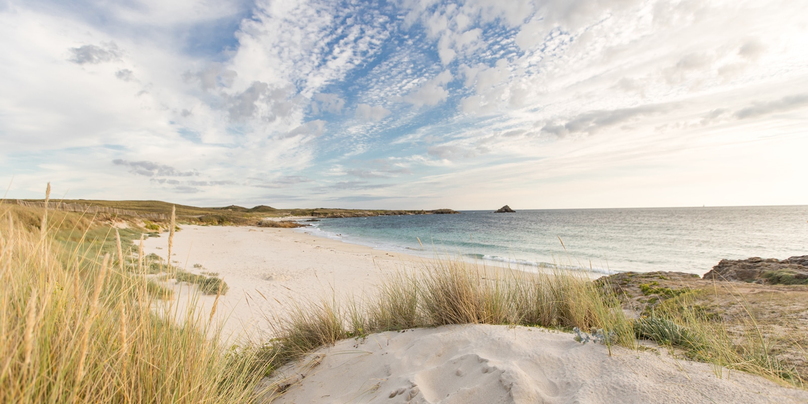 plage sur l'île de Hoëdic copyright Simon BOURCIER-Morbihan Tourisme