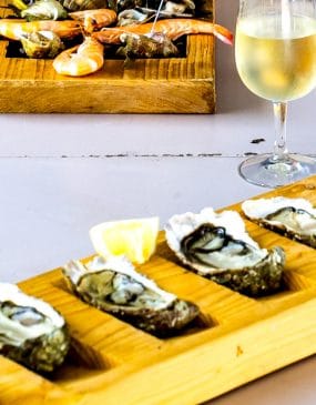 Table avec des huîtres de Carnac pour le nouvel an