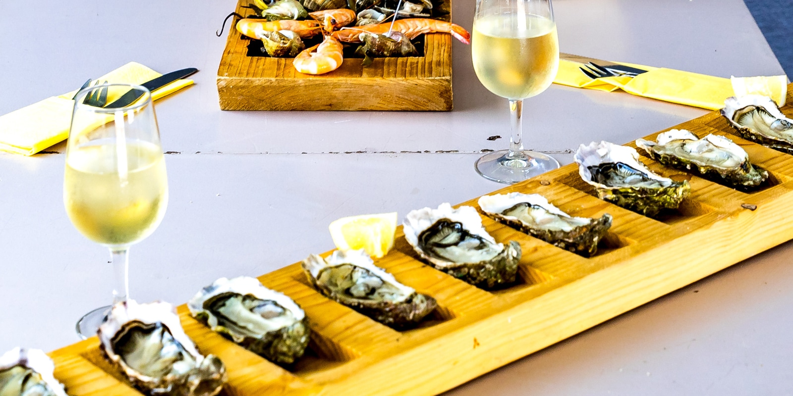 Table avec des huîtres de Carnac pour le nouvel an