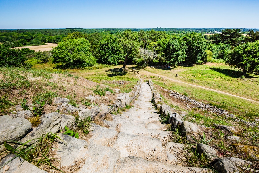 Vue du sommet du Tumulus Saint-Michel à Carnac