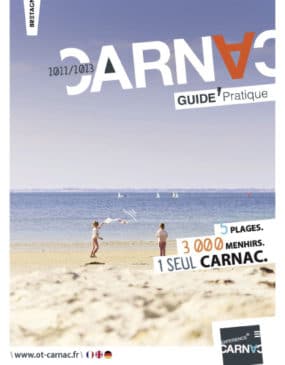 Couverture Guide pratique 2022-2023 Office de tourisme de Carnac