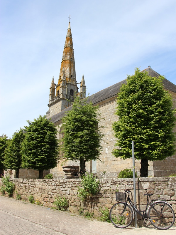 Vélo devant l'église de Carnac