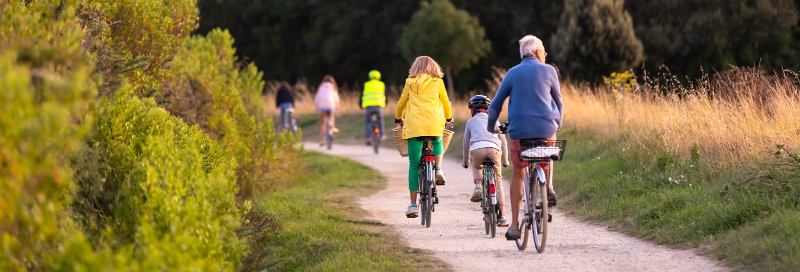 Famille à vélo à Carnac