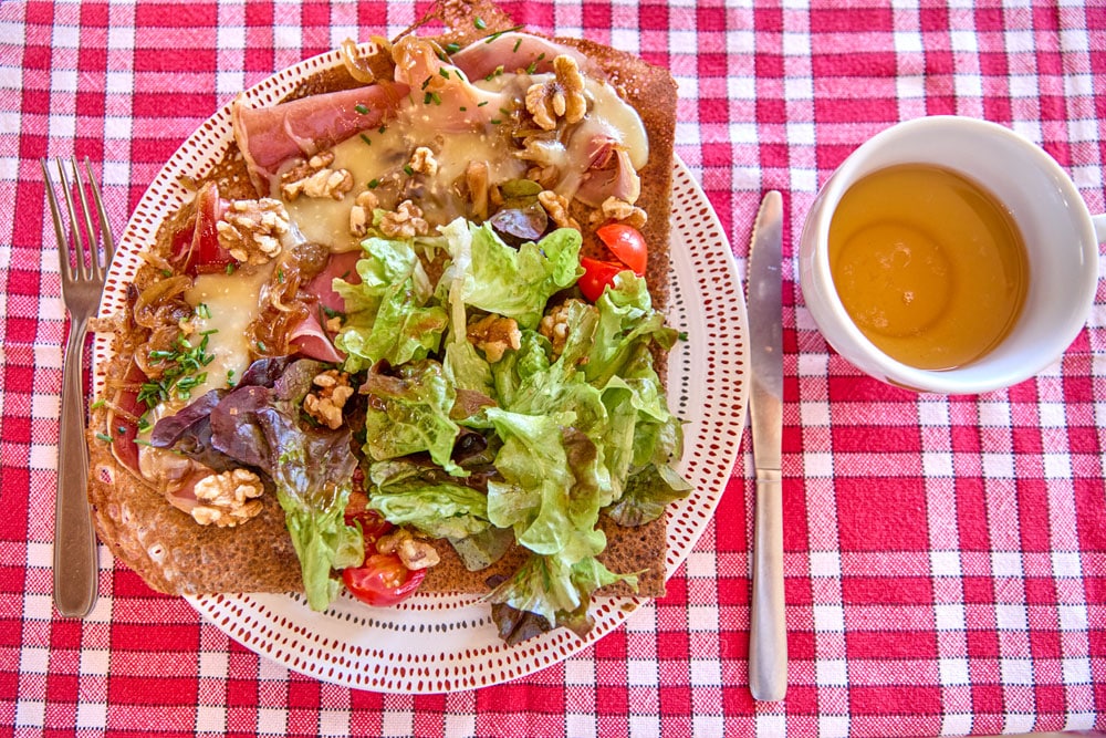 Galette à la crêperie La Potion Magique à Carnac