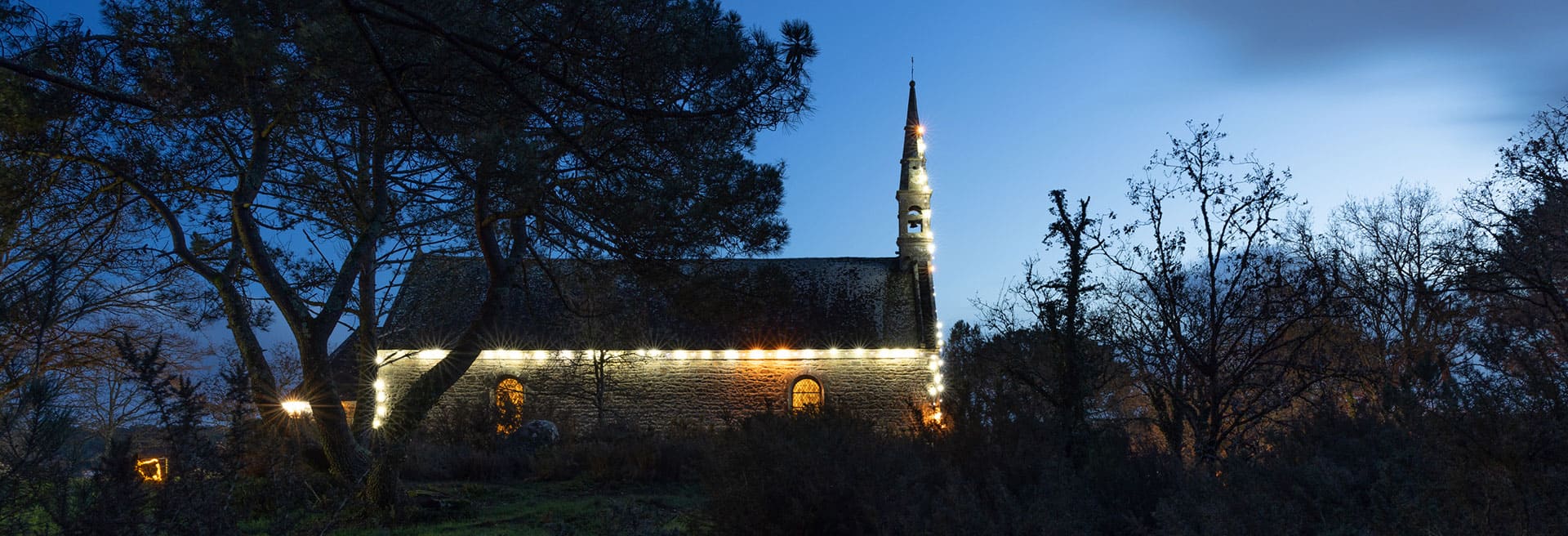 Animations de Noël à Carnac illuminations à la chapelle de Coët à tous